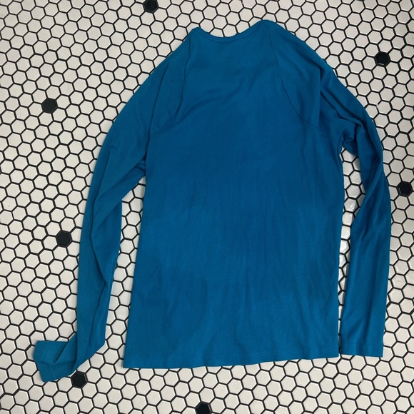 Patagonia layering lightweight adventure treks shirt size medium w flaw - Picture 2 of 4